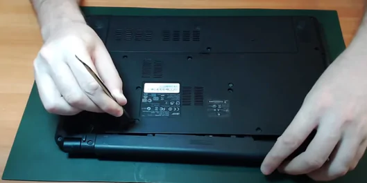 Как заменить аккумумлятор на ноутбуке acer